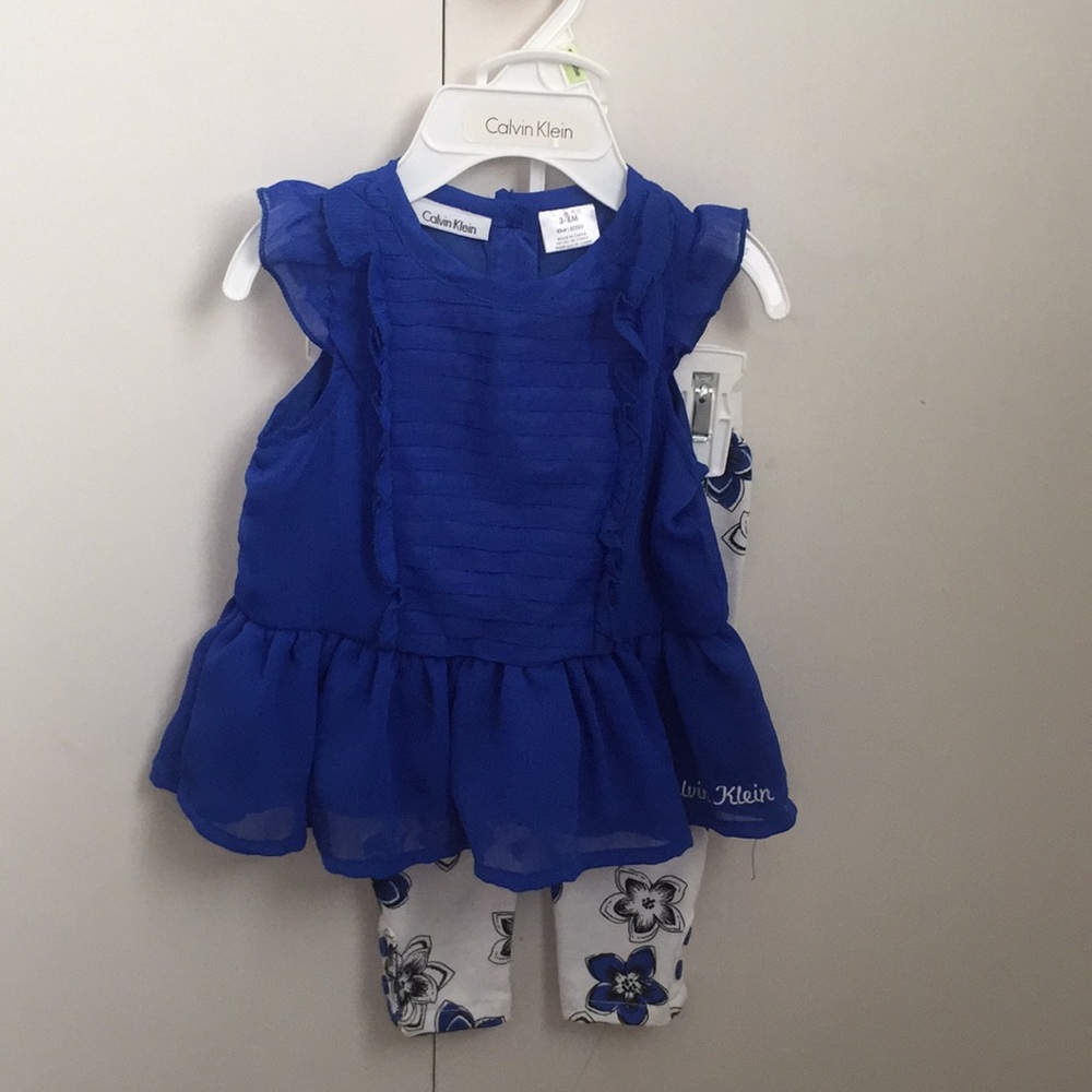 Calvin Klein 2 Piece set 3-6 M Baby Girl